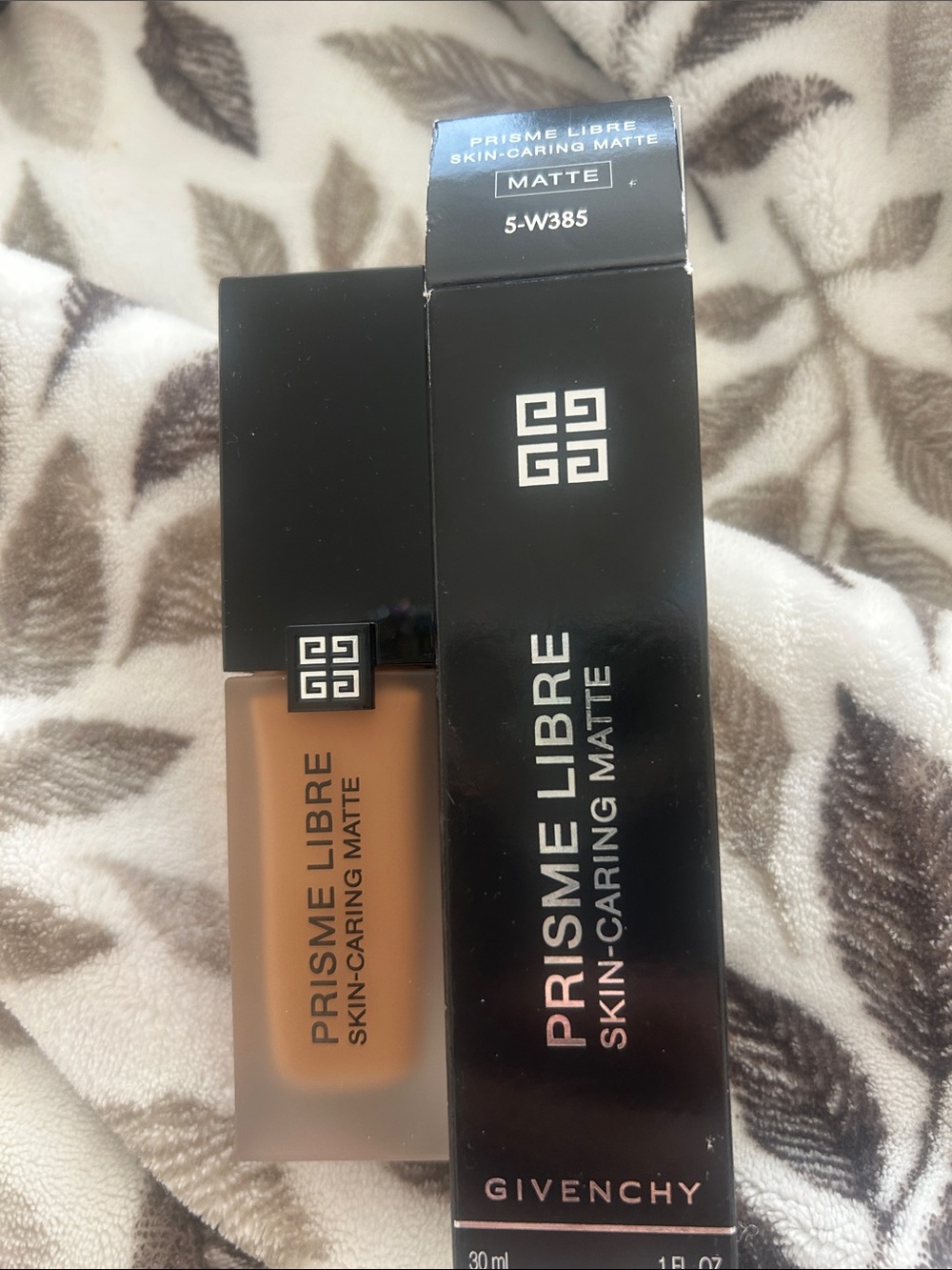 Givenchy Prisme Libre Skin-Caring Matte Foundation 5-W385 Matte